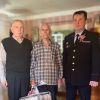 В Харовске полицейские и общественники навестили ветерана Великой Отечественной войны и вдову труженика тыла